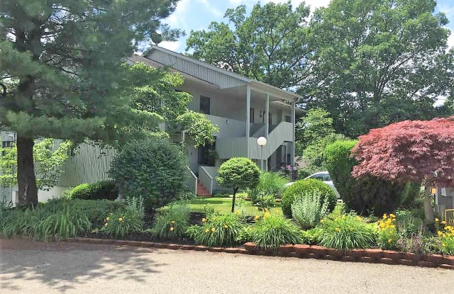7675 Woodmere Dr Gallery 2