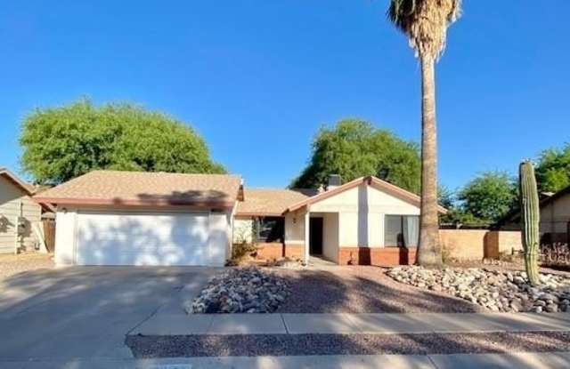 6141 N TARRAGON Avenue Gallery 2
