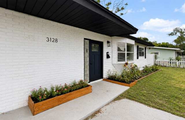 SECTION 8 ACCEPTED! Spacious Updated Home in St. Petersburg with a Large Backyard - 4bed | 2bed Gallery 3