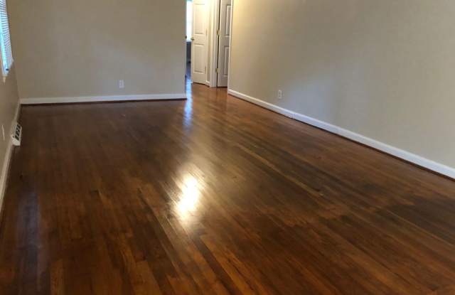 E Cone Blvd 3 BR convenient to 29 & Shopping Gallery 4