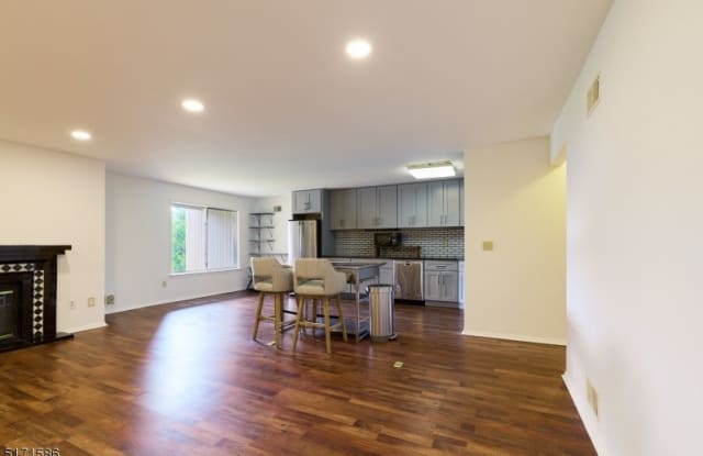 13 Perkins Dr - 13 Perkins Drive, Essex County, NJ 07052