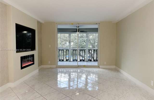 901 NE 14th Ave - 901 Northeast 14th Avenue, Hallandale Beach, FL 33009
