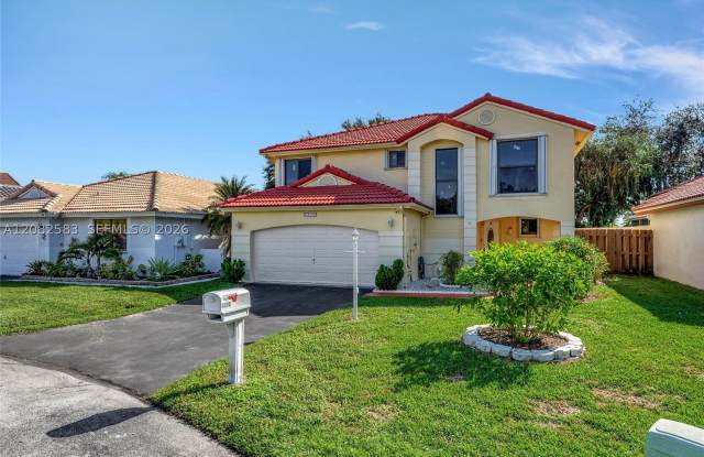 6320 Plymouth Ln Gallery 2