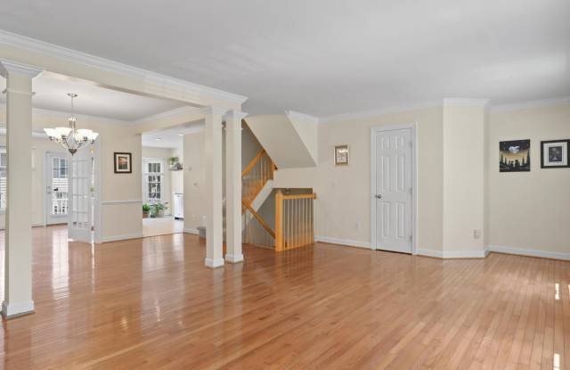 7441 HEATHERFIELD Lane Gallery 3