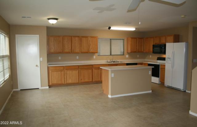 2821 E CHERRY HILLS Drive Gallery 4