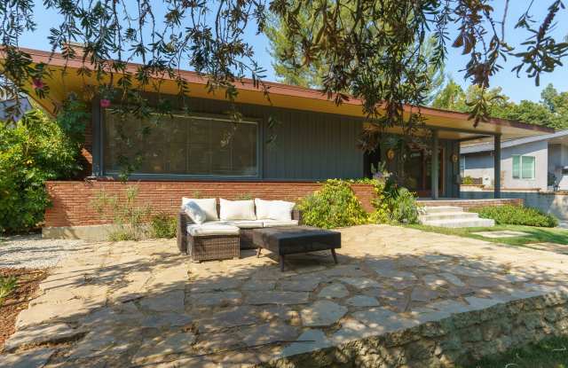 1025 Nithsdale Road Gallery 2