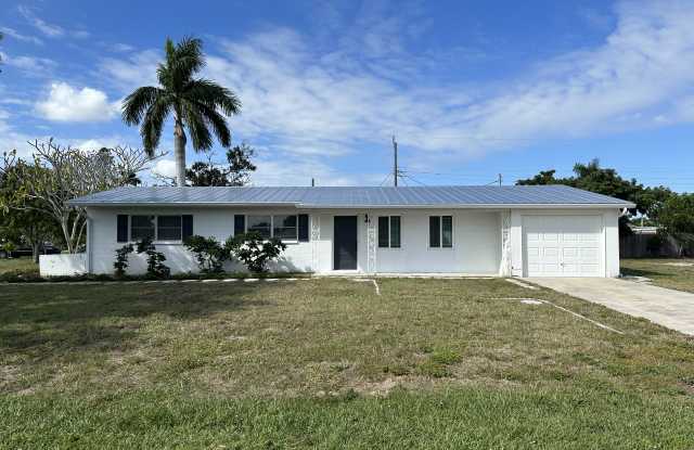 5530 Seville Road - 5530 Seville Road, Whiskey Creek, FL 33919
