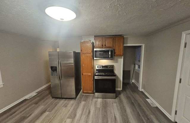 3/1 Newly remodeled, with detached garage Gallery 3
