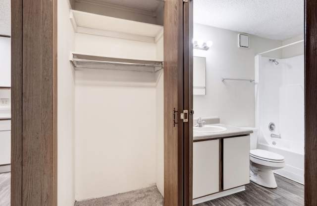 Stonehenge Apartments Gallery 4
