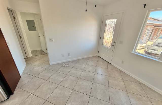 Newly Renovated 2 Bedroom / 1 Bathroom Cottage in Kahului! Gallery 4