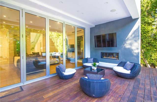 14818 Huston Street Gallery 4
