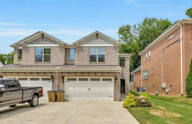 Awesome 3BE/3.5BA home in prime location in the highly convenient Green Hills area! - 2116 Sharondale Drive, Nashville, TN 37215