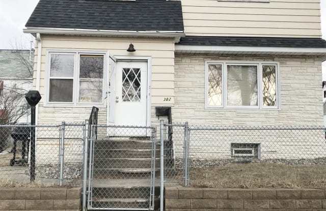 382 Avon Street - 382 Avon Street North, St. Paul, MN 55104