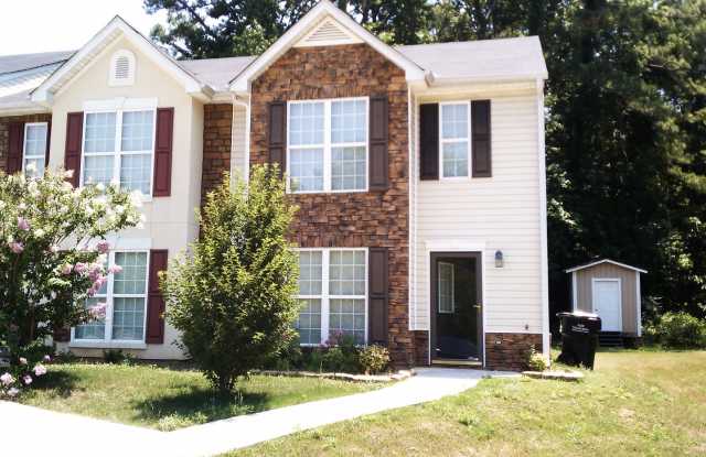 8422 Carlington Ln: 3BD, 2.5BA, 2-story townhouse less than 5 miles from I-75 for rent in Jonesboro! Available August 2025! photos photos