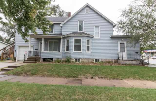 718 North Broadway Avenue - 3 photos photos