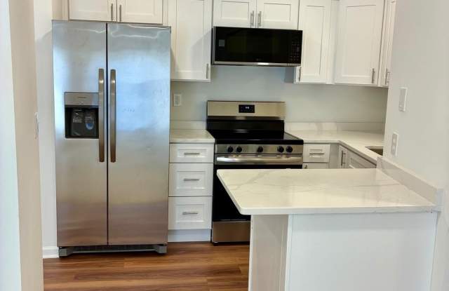 5772-G REXFORD Court Gallery 3