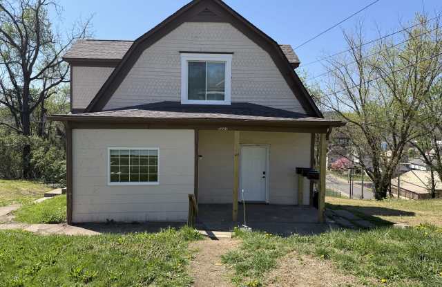 1221 Stuart Street - A Gallery 1