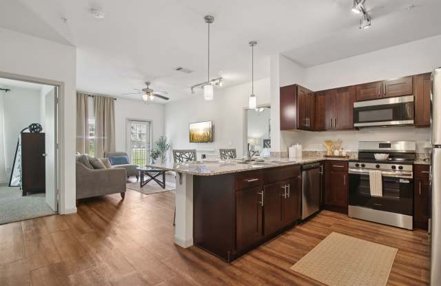 Crenshaw Grand Apartments Gallery 4