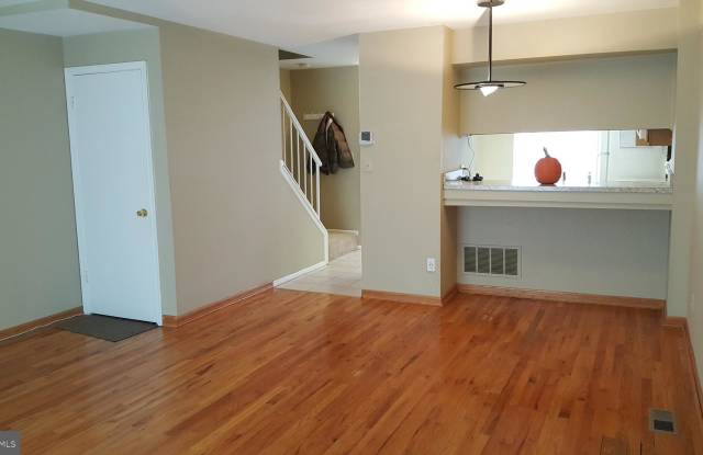 2426 POTTERFIELD Gallery 4