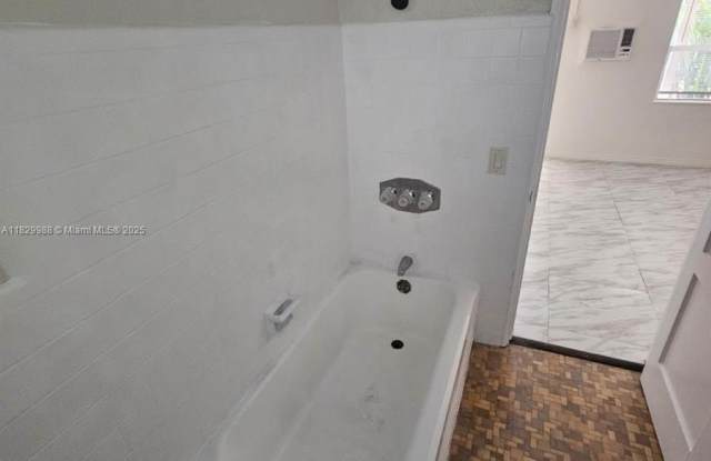 1219 NE 6th St photos photos