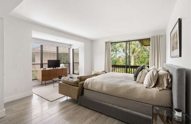 11818 Pebblewood Drive Gallery 3