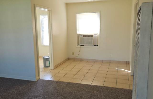 Charming 2 Bedroom Home with Large Backyard Gallery 4
