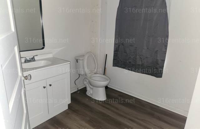 $1095- 3 bedroom / 2 bathroom - Single Family Home Gallery 3
