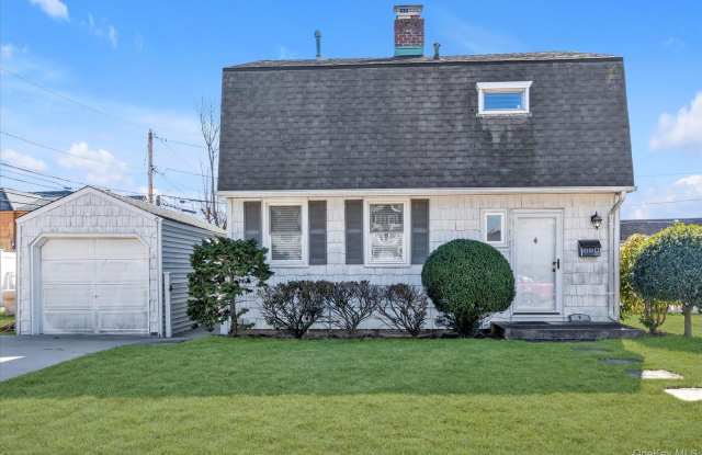 8 9th Str - 8 9th Street, Carle Place, NY 11514