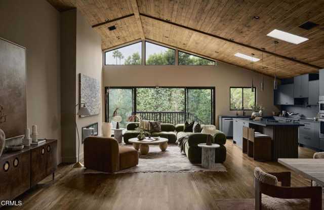 12406 La Maida Street photos photos