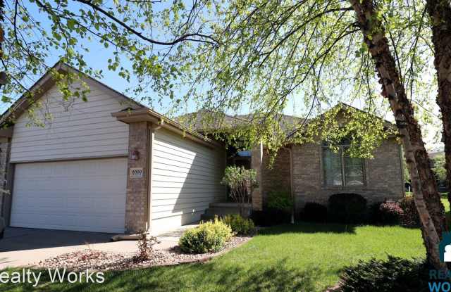 6500 Blackstone Rd - 6500 Blackstone Road, Lincoln, NE 68526