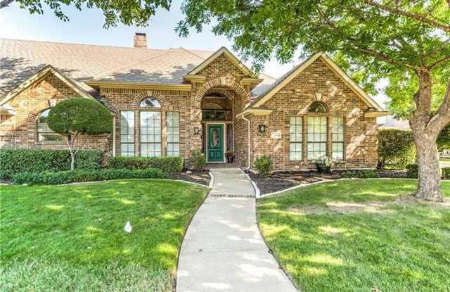 2400 Spruce Court Gallery 3