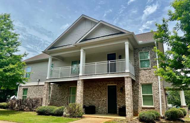 Spacious 3 Bedroom 3.5 Bath Available Fall 2026! Schedule your Tour and Apply today! photos photos