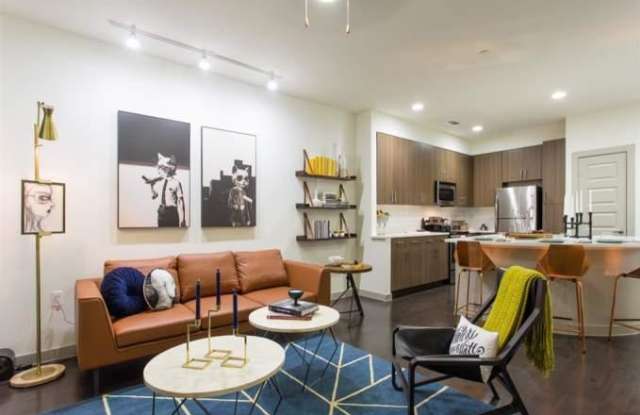 1132 S Lamar Blvd photos photos