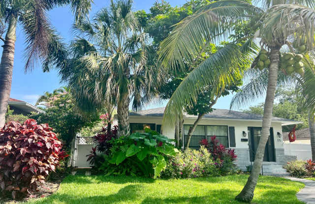 FULLY FURNISHED UTILITIES INCLUDED 2/2 OLD NE BUNGALOW - lease term through December 2026 Gallery 4