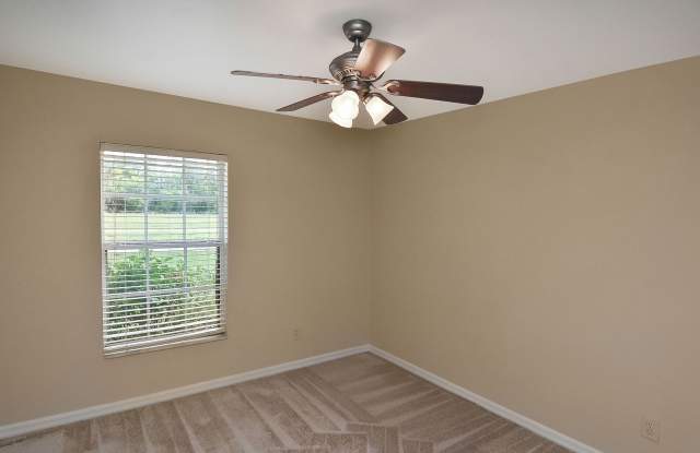 Single Family Home in North Cape Coral MOVE IN SPECIAL 50% OFF FIRST MONTH Gallery 4