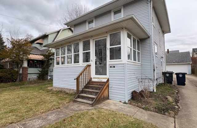 Three bedroom 1 1/2 bathroom home for rent - 1261 Neptune Avenue, Akron, OH 44301