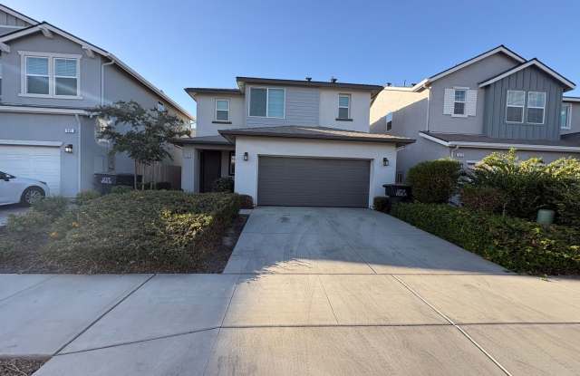 Two-story home in NW Visalia home Available Now! Gallery 1