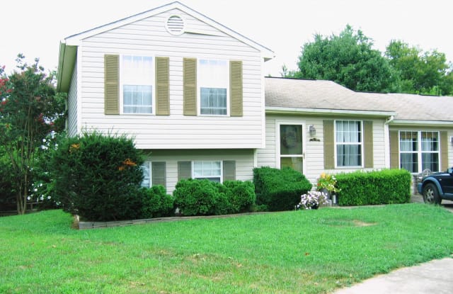 830 CATTAIL LANE NE - 830 Cattail Lane Northeast, Leesburg, VA 20176