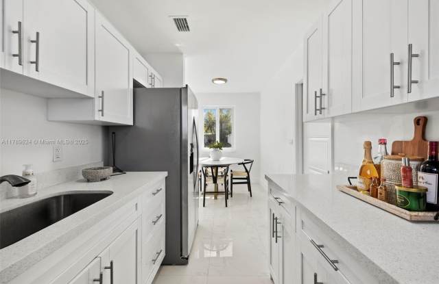 10750 SW 43rd Ln - 10750 Southwest 43rd Lane, Westwood Lakes, FL 33165 10750 SW 43rd Ln - 10750 Southwest 43rd Lane, Westwood Lakes, FL 33165