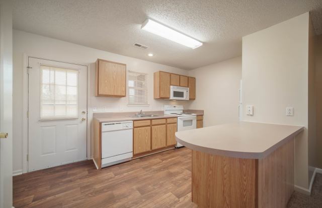 All Brick Building******55+Senior Community****** Rent $924/month Gallery 3