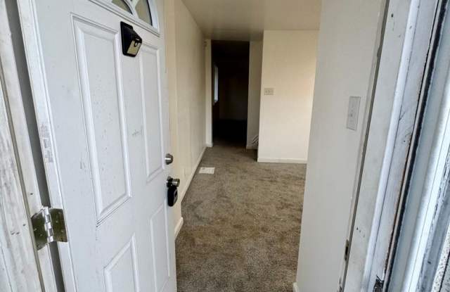 Charming 3 Bed 1 Bath Home! Recently Updated! Gallery 4