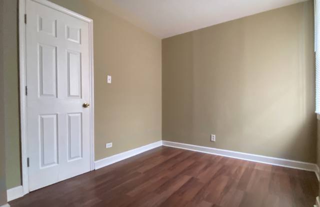 3000 SOUTH KEDVALE 1st Floor Front Gallery 4