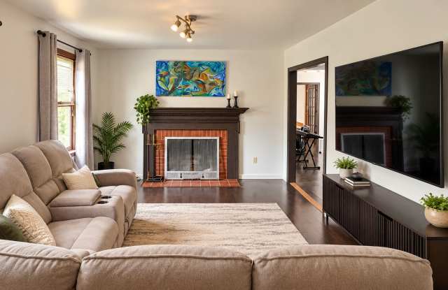 60 Vincent Lane Gallery 2