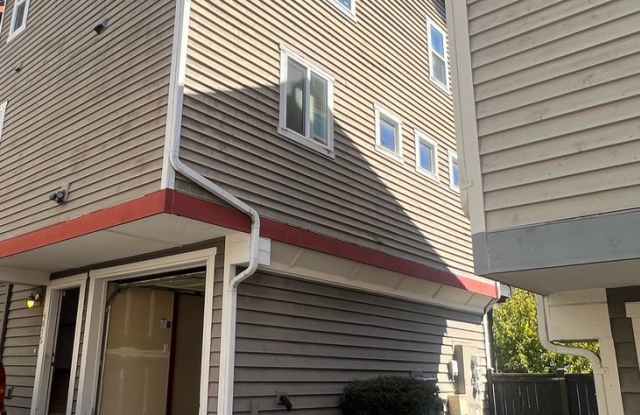 University District Townhome Gallery 3