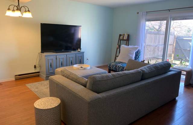 Haverford Circle renovated 3 Bedroom Townhome Gallery 4
