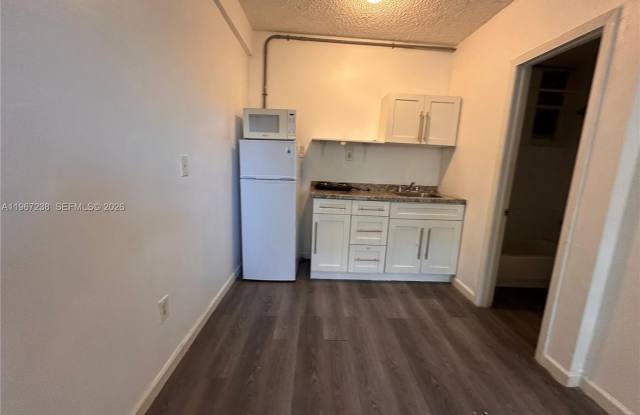 552 NW 1st St photos photos