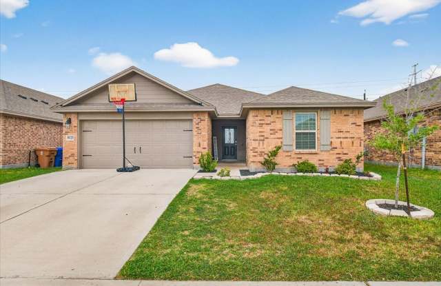 8121 Cattleman Dr - 5/bedroom 2/bathroom - $2500/month photos photos