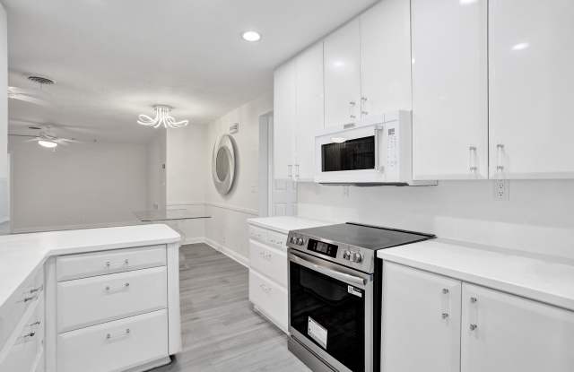 4755 NE 23rd Avenue Gallery 3