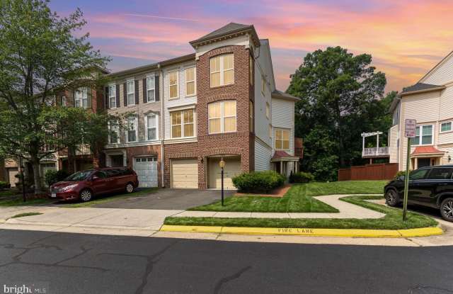43095 HUNTERS GREEN Square photos photos