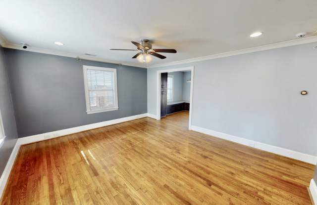 2014 Roslyn Avenue Gallery 4